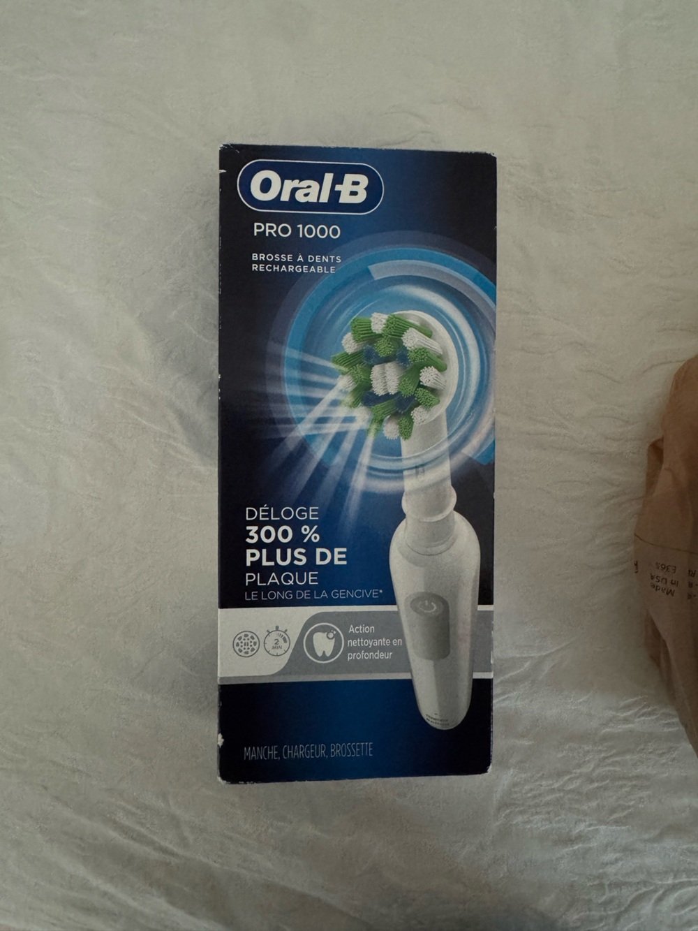 Oral‑B Pro 1000 Electric Toothbrush - White & Green Accents
